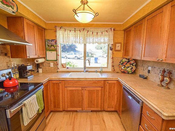 4th image of 6742 Amy Ln NE