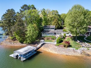 327 Chatuge Village Cir, Hayesville, NC 28904