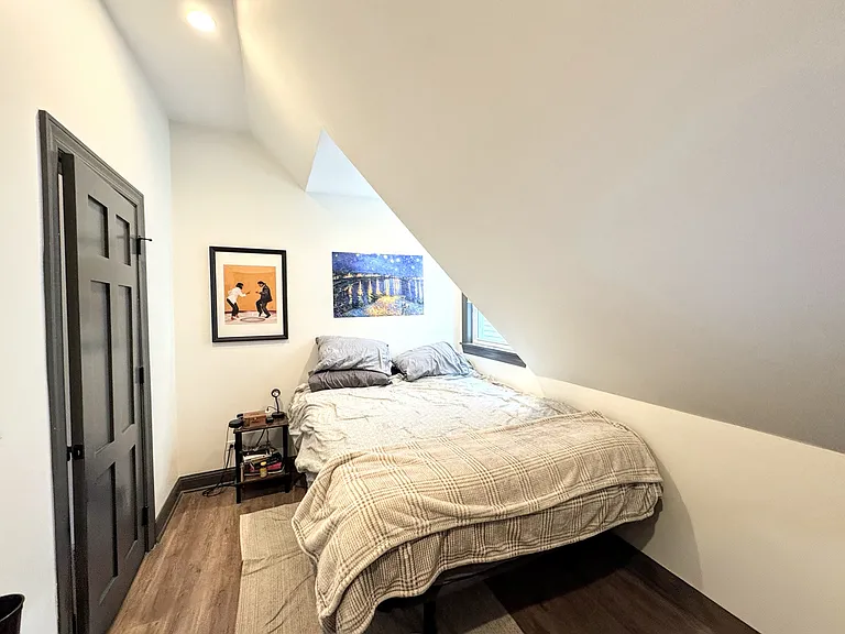 1040 W Roscoe St #3 — Photo 15
