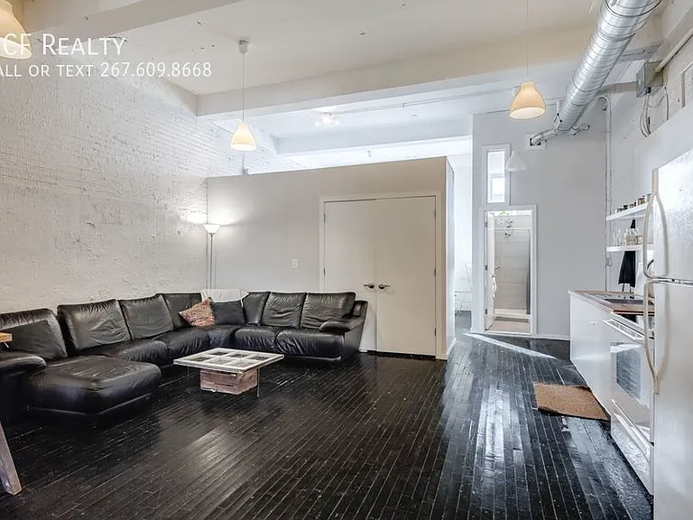 1804-08 E Hazzard St #1B — Photo 3