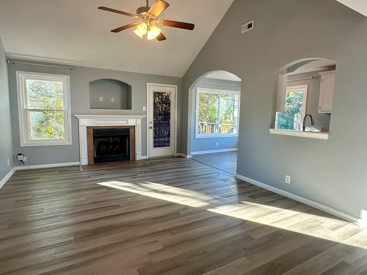 4 bed, 2436 sqft, $2,350 — Photo 3