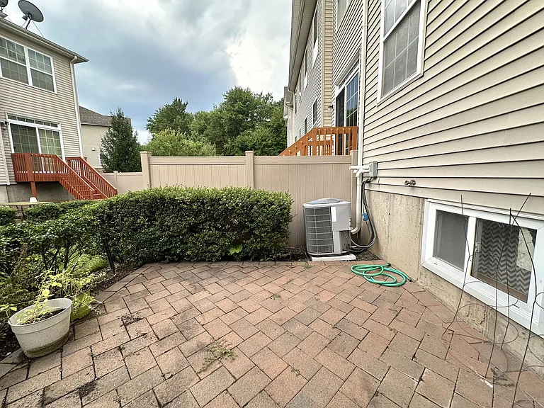 801 Juniper Ct — Photo 19