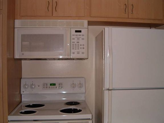 Stove & Refrigerator