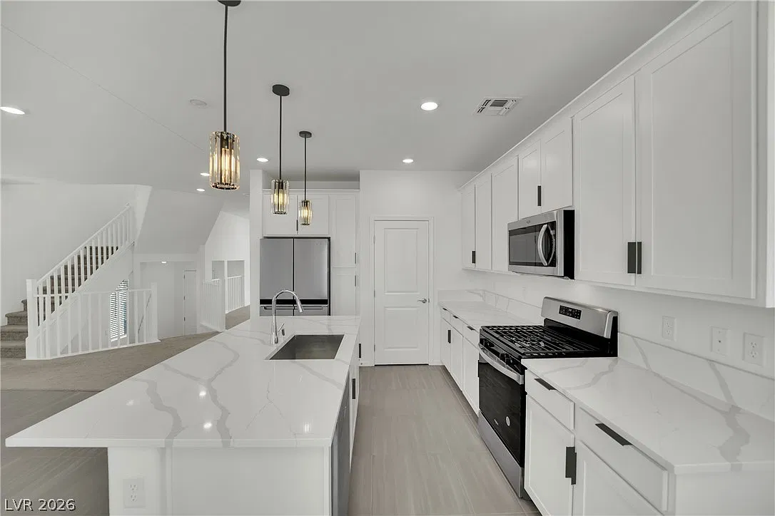5 bed, 4.0 bath, 2978 sqft, $2,950 — Photo 1