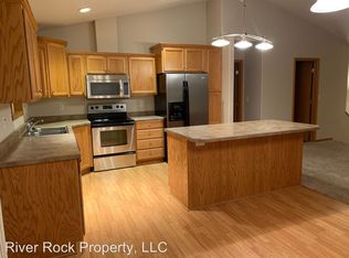 1525 34th Ave S, Moorhead, MN 56560