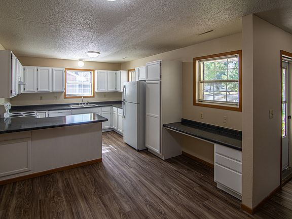 4th image of 355 Countryside Ln #7