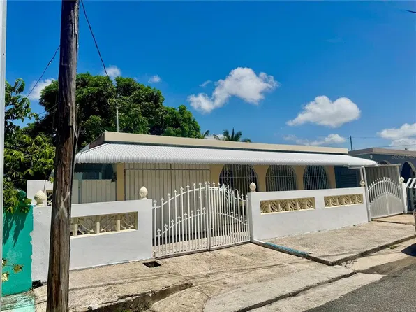 15 CALLE CAOBA, JUNCOS, PR 00777
