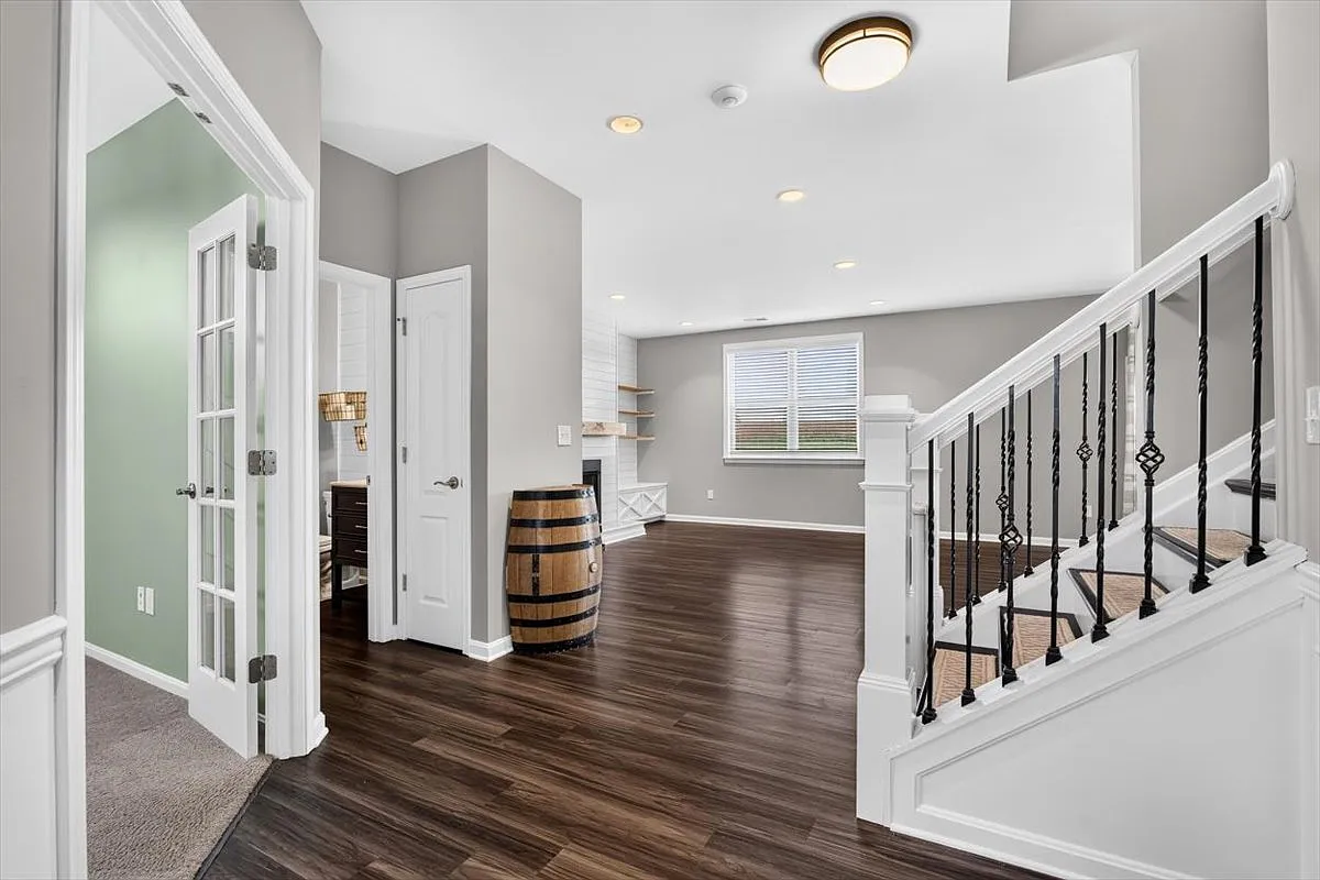4 bed, 2.5 bath, 2296 sqft, $2,750 — Photo 4