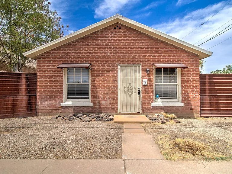 1010 E Coronado Rd — Photo 5