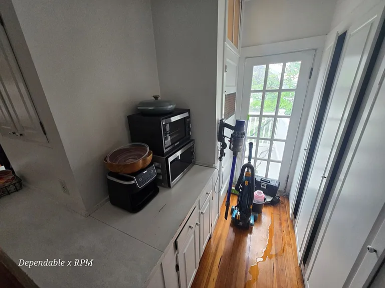 19-21 Granville Rd. — Photo 21