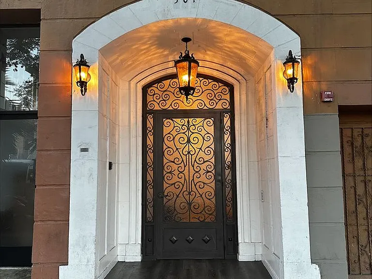 301 S. Kenmore — Photo 22