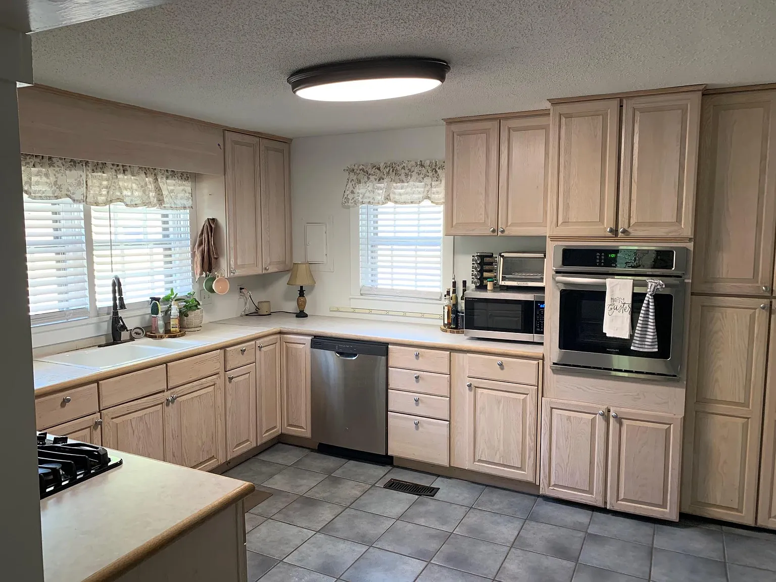 798 N Royal Ave — Photo 2