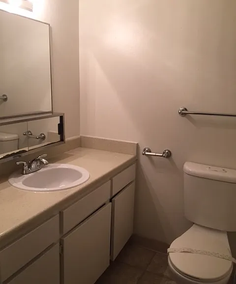 Santa Clarita — Photo 11