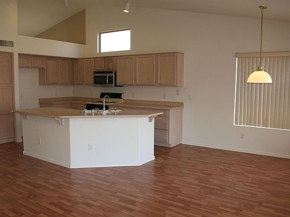 5th image of 1346 W Sparrow Dr