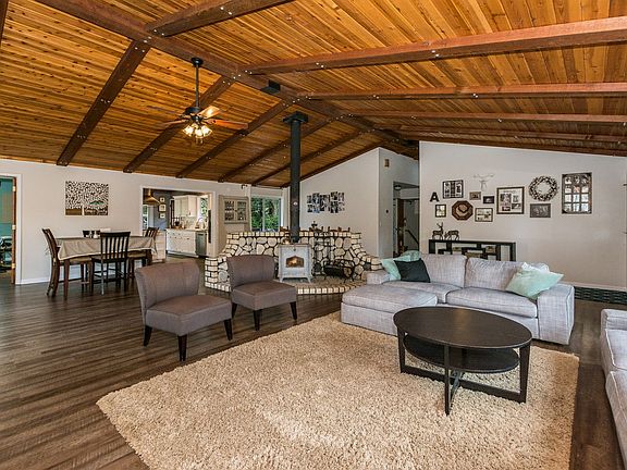5th image of 1080 Gold Mountain Dr