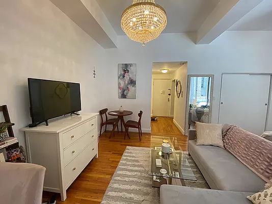 Rented by Buchbinder & Warren | media 13