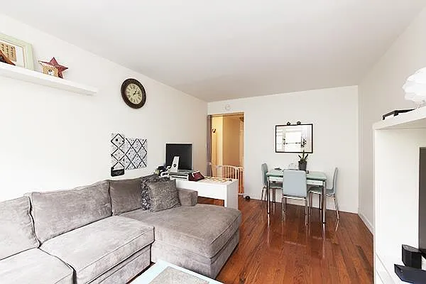 Sold by R New York | media 30