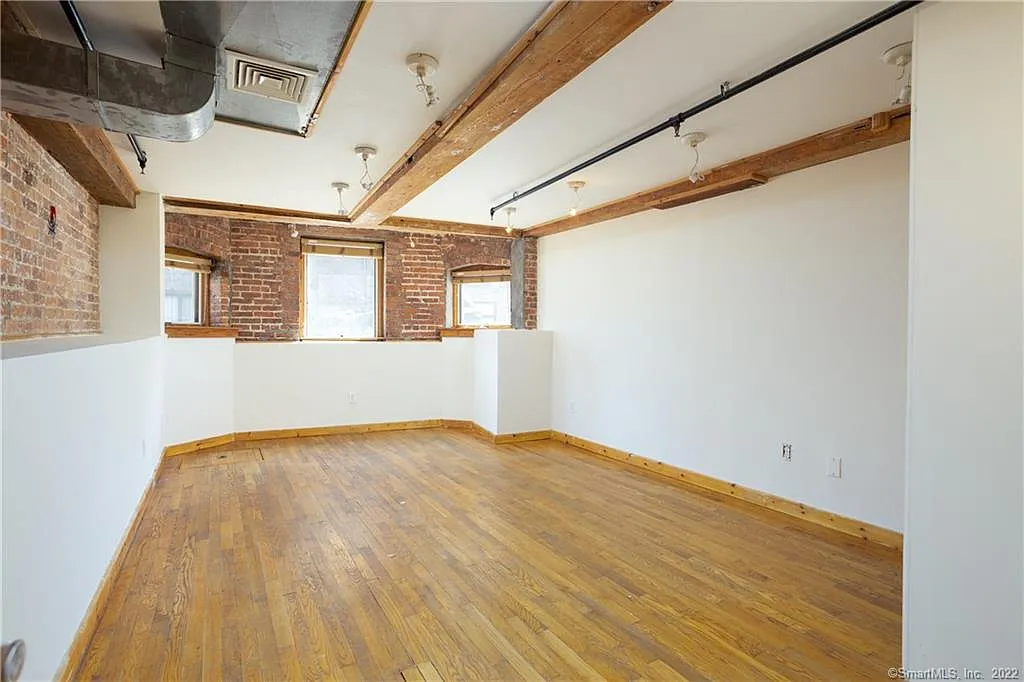 2 bed, 1.5 bath, 1640 sqft, $2,200 — Photo 2