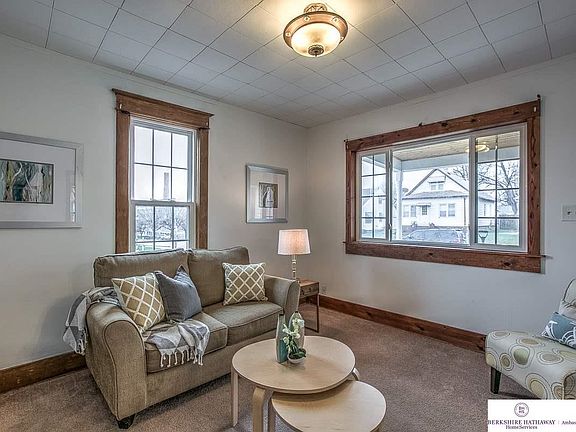 3rd image of 4066 Hillsdale Ave