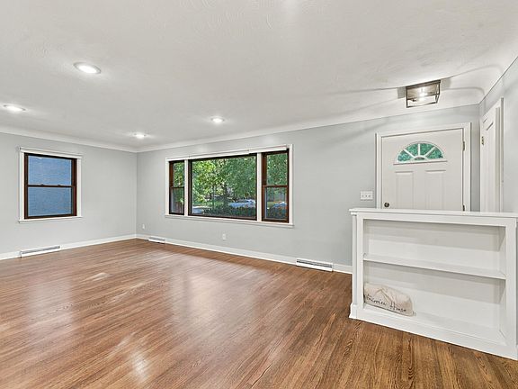 4th image of 176 Fairview Ave S