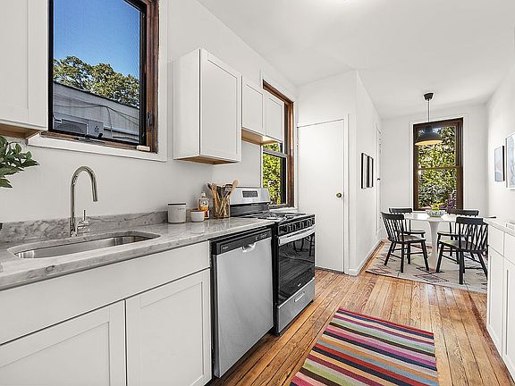 4th image of 33 Fuller Pl