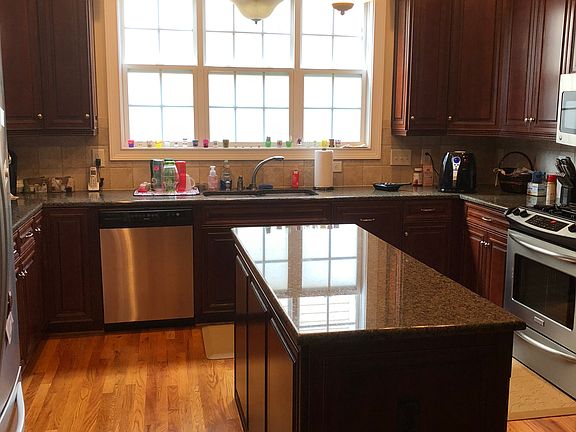 5th image of 23 Ashby Grove Dr