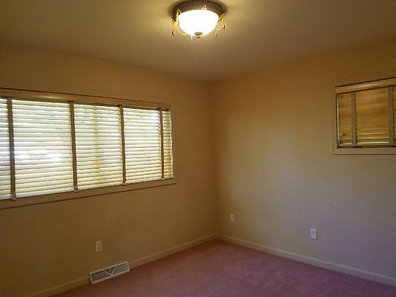 4th image of 2210 Fox Dr
