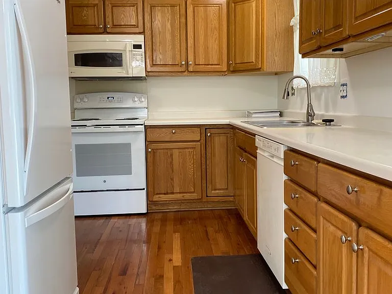 675 Ithaca Dr — Photo 10