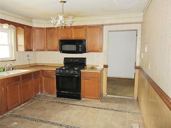 5th image of 2054 Midway Ave