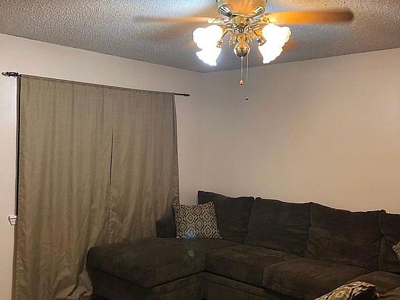 3rd image of 1007 E Gum St