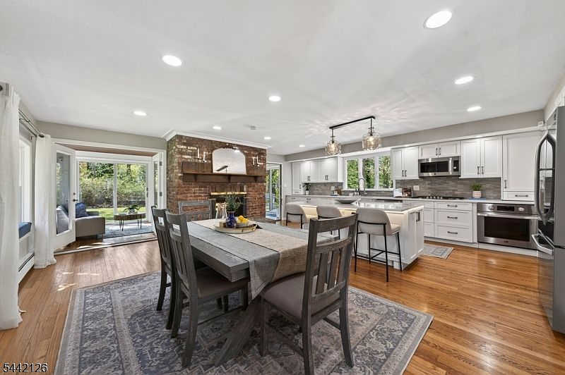 1st image of 28 Spring Ridge Dr