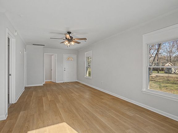 5th image of 110 Green Meadow Dr