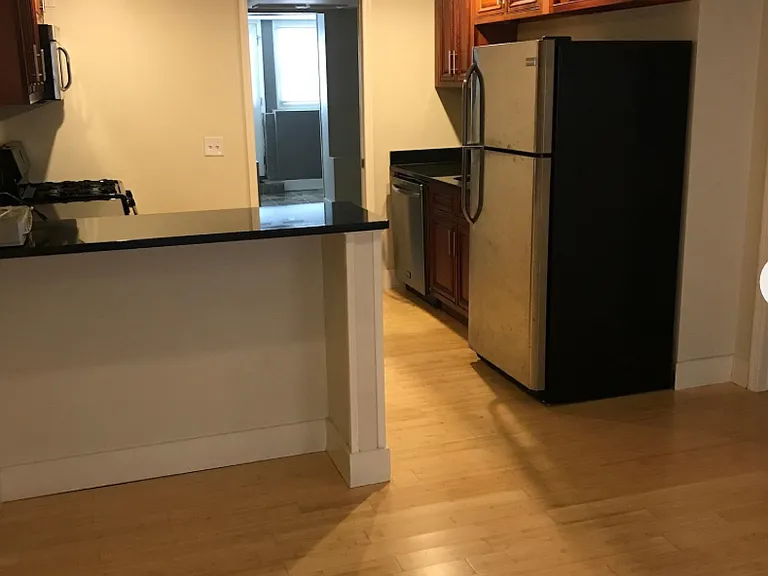 394 Hamilton St #GARDEN LEVEL — Photo 3
