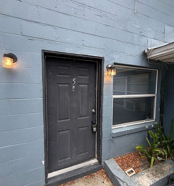 1st image of 936 E Lime St APT 5