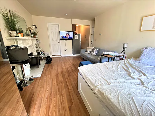 Rented by Douglas Elliman | media 13