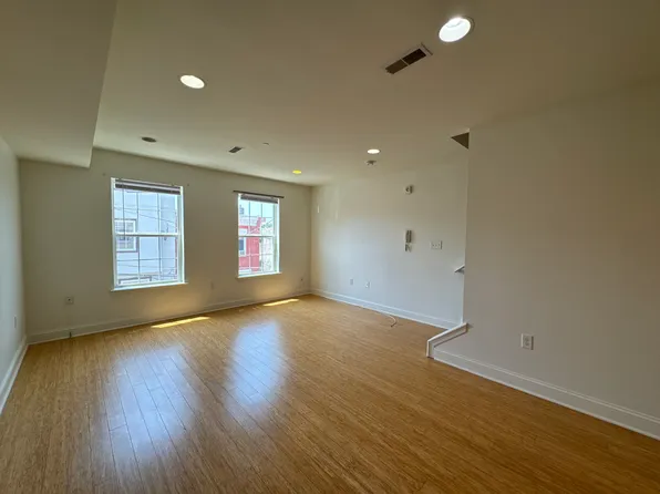 1131 W Nevada St, Philadelphia, PA