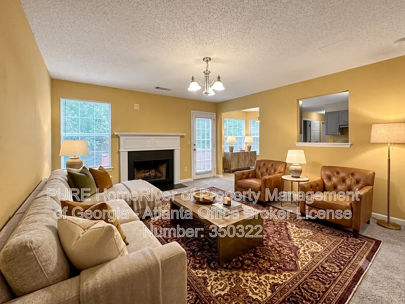 4 bed, 2.5 bath, 1842 sqft, $2,195 — Photo 2