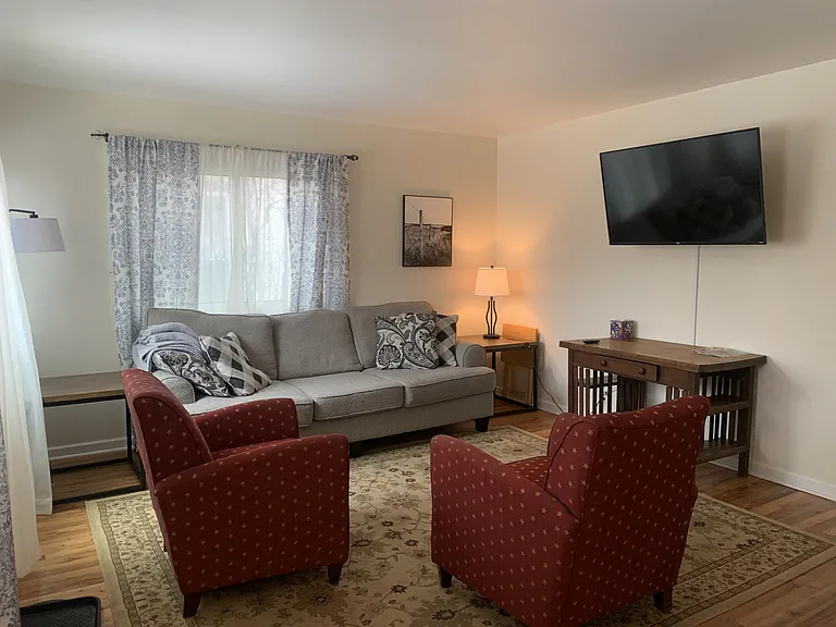 708 S 8th St — Photo 3
