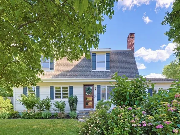 46 Netop Dr, Warwick, RI 02818