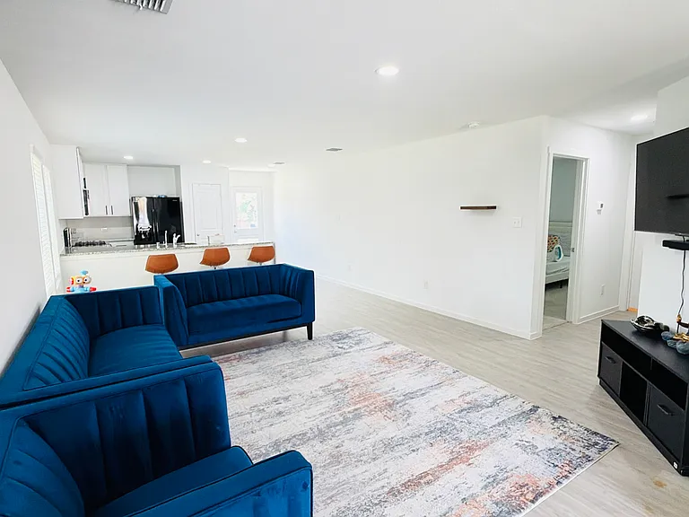 217 Adelina Dr — Photo 7