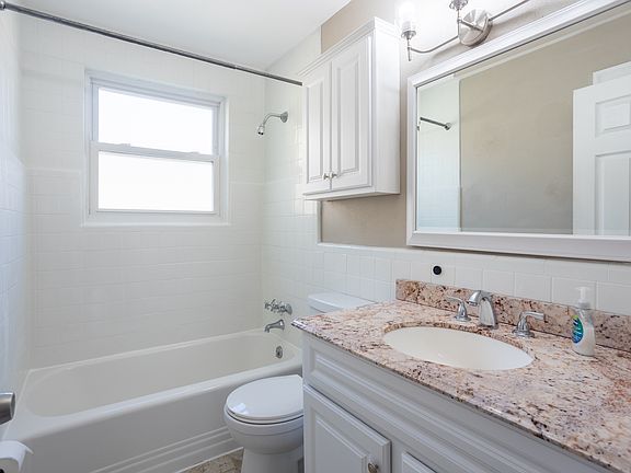5th image of 8921 Pallardy Ln