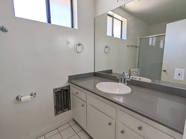 Dickens Garden Apartments — Photo 24