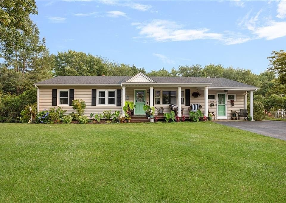 1st image of 209 Dahlia Dr