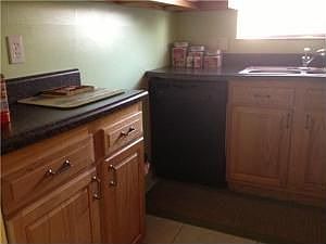 3rd image of 421 Chatham U
