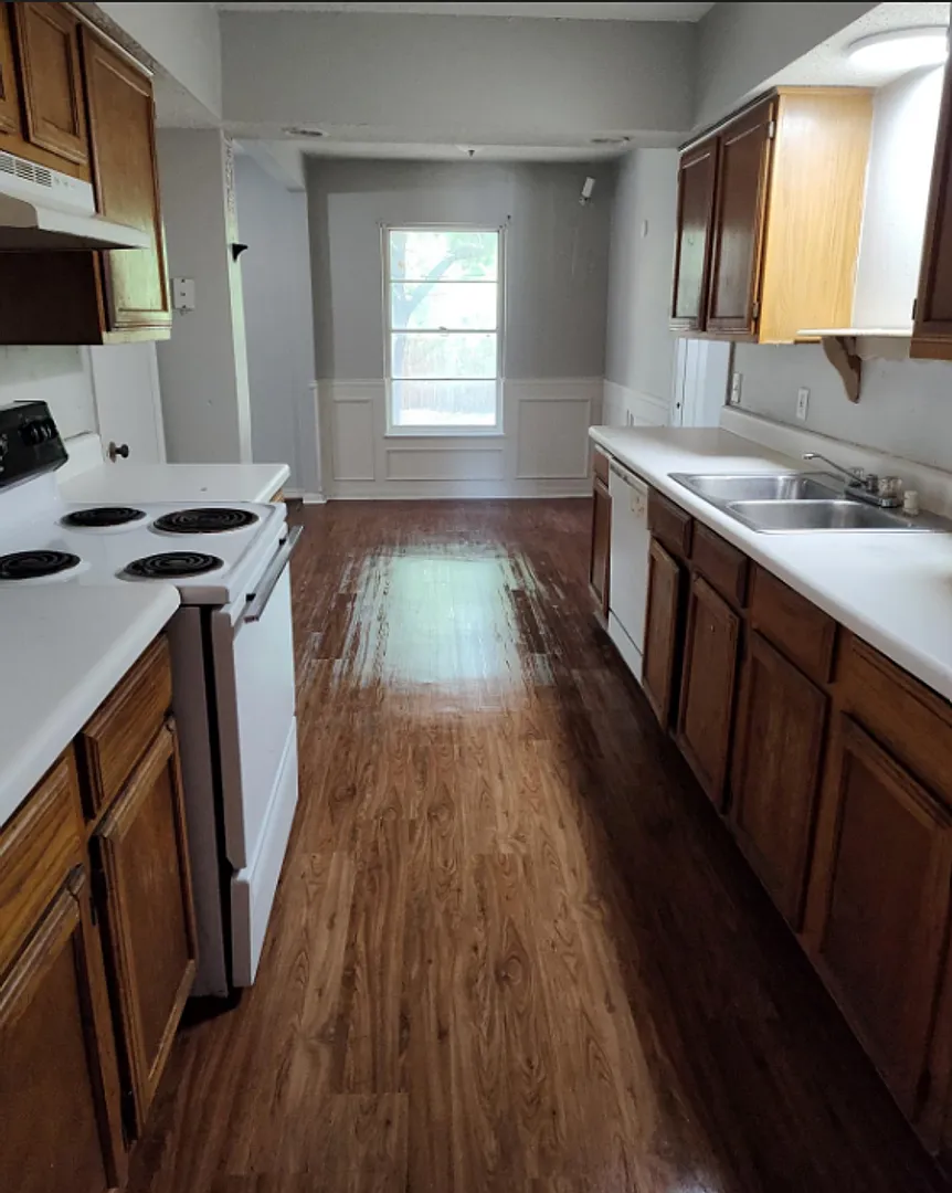 3 Bed 2 Bath Available June — Photo 2