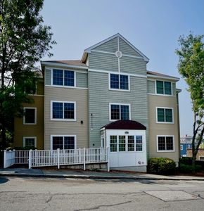 48 Federal St Unit 102, Beverly, MA, 01915