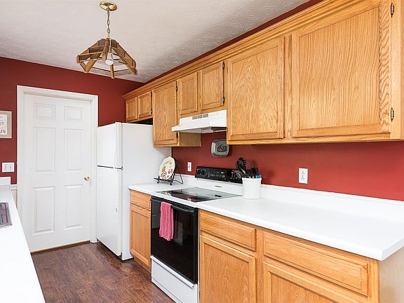 5th image of 248 Holly Berry Dr