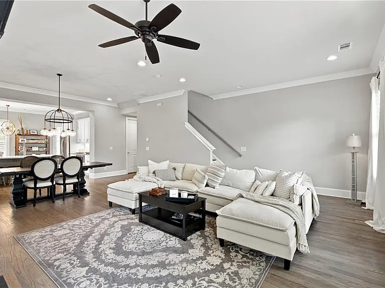 140 Clover Ct — Photo 9