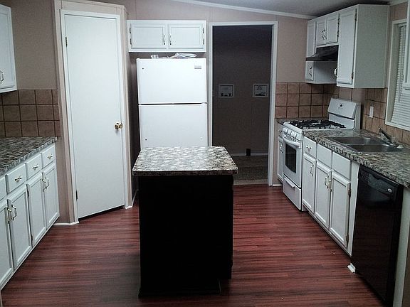 3rd image of 580 W Shelley St