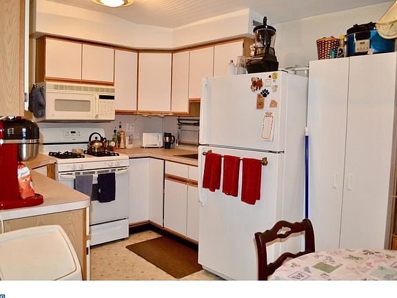 3rd image of 540 Sylvan Ave